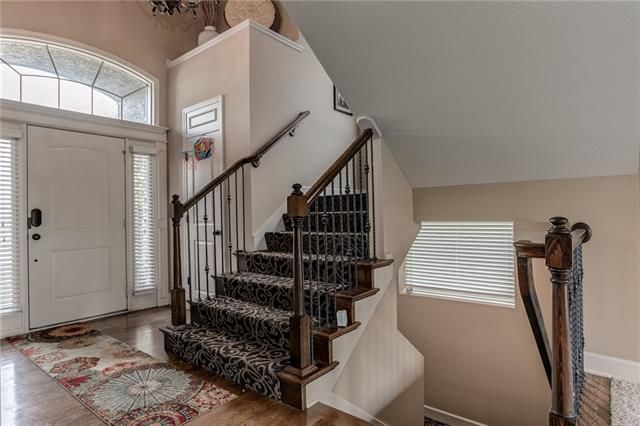 22503 W 56th St, Shawnee, KS 66226