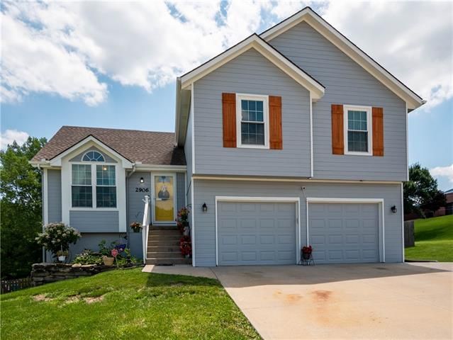 2906 NW 1st St, Blue Springs, MO 64014