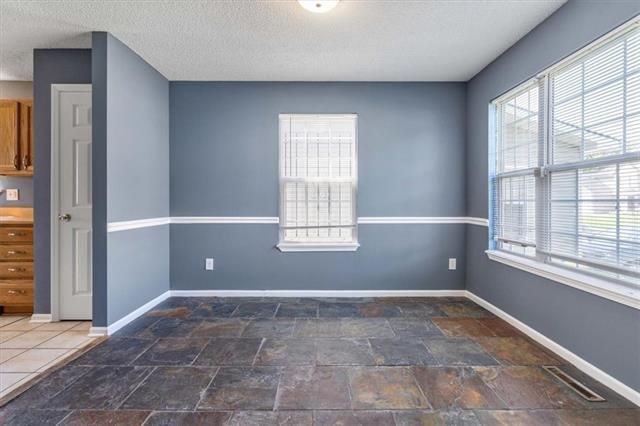 3921 Wayne Ave, Kansas City, MO 64110