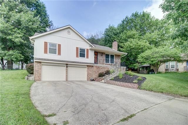 10447 N Cherry Dr, Kansas City, MO 64155