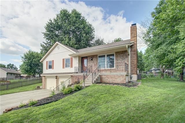 10447 N Cherry Dr, Kansas City, MO 64155