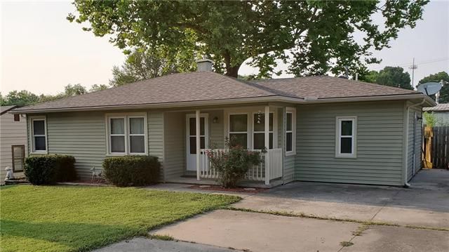 105 Grant Dr, Warrensburg, MO 64093