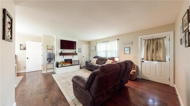 5305 S 16th Ter, St Joseph, MO 64504