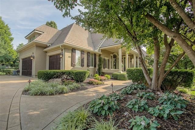 13900 Howe Dr, Leawood, KS 66224