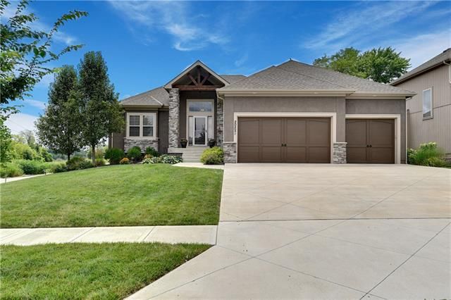 20521 W 108th St, Olathe, KS 66061