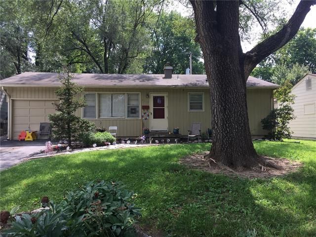 8349 Oak St, Kansas City, MO 64114