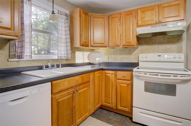 7721 W 66th St, Overland Park, KS 66202