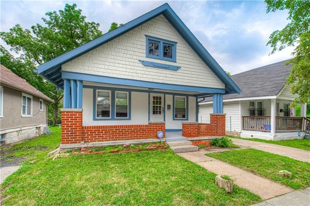 2303 41st St E, Kansas City, MO 64130