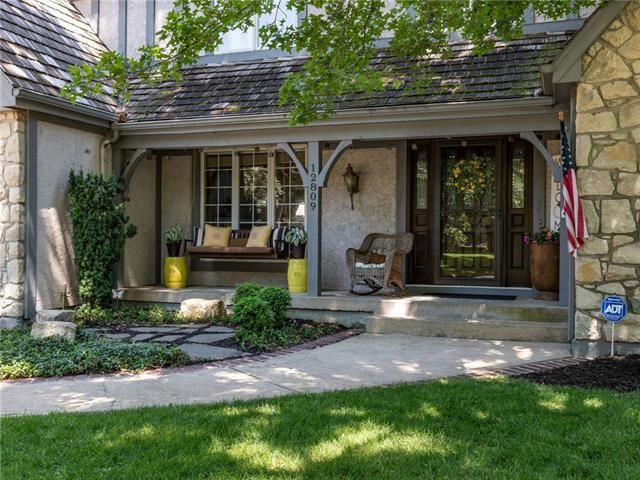 12809 El Monte St, Leawood, KS 66209