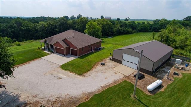 20605 E H Hw, Weston, MO 64098