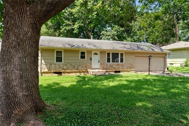 6900 E 97th St, Kansas City, MO 64134