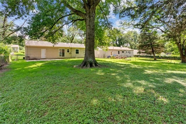 6900 E 97th St, Kansas City, MO 64134