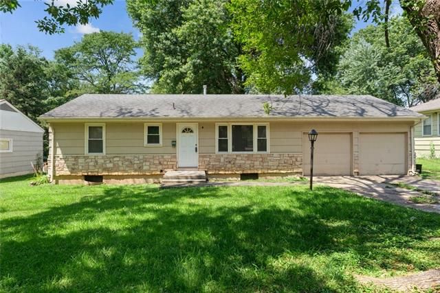 6900 E 97th St, Kansas City, MO 64134