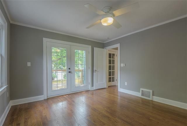 311 E 68th St, Kansas City, MO 64113