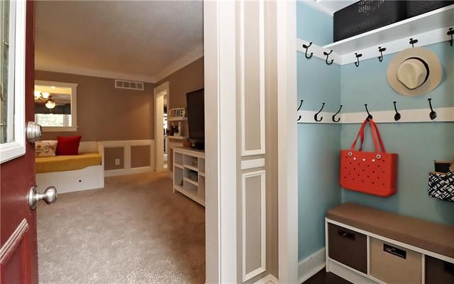 7906 Hemlock St, Overland Park, KS 66204