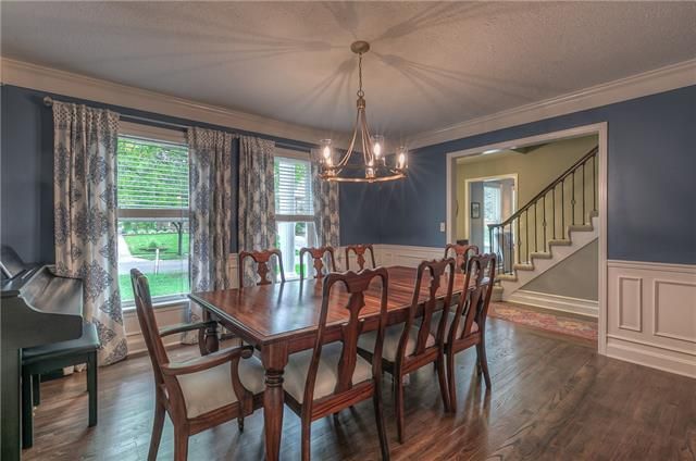 7713 Acuff Ln, Lenexa, KS 66215