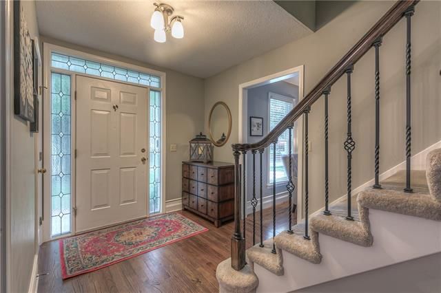 7713 Acuff Ln, Lenexa, KS 66215