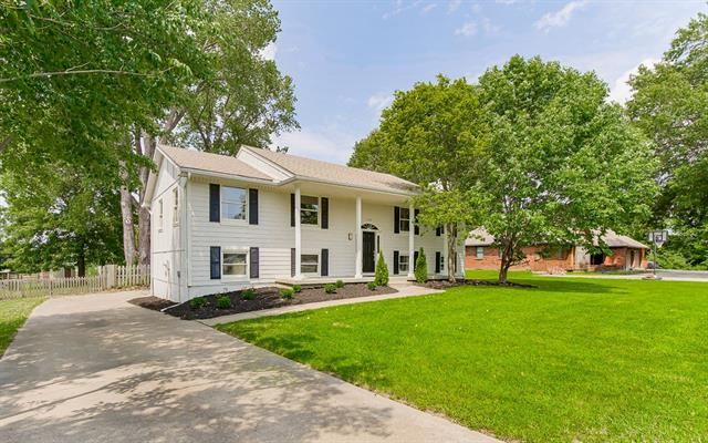 1306 E 118th St, Kansas City, MO 64131