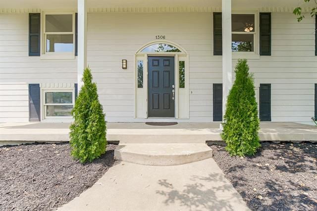 1306 E 118th St, Kansas City, MO 64131