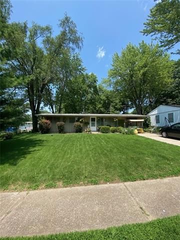8504 E 93rd Pl, Kansas City, MO 64138