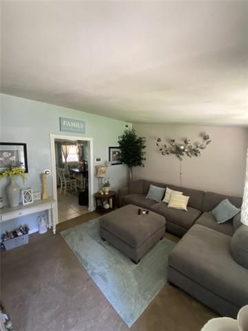 8504 E 93rd Pl, Kansas City, MO 64138