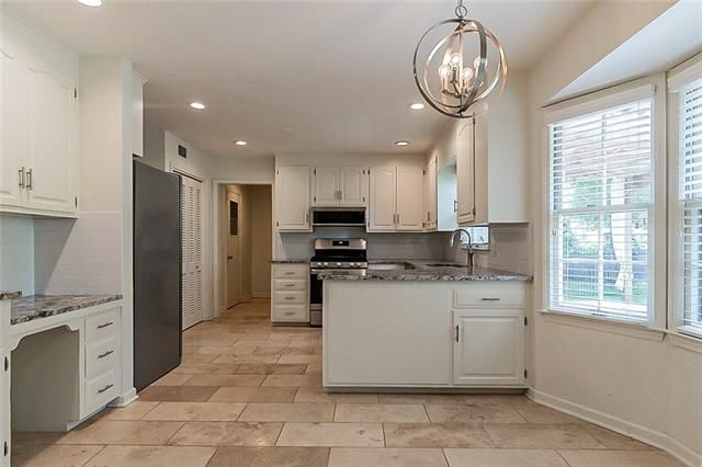 3100 W 103rd Ter, Leawood, KS 66206