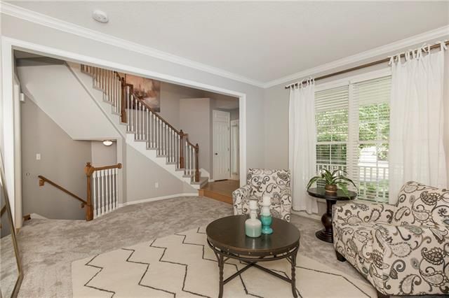 14012 Bradshaw St, Overland Park, KS 66221