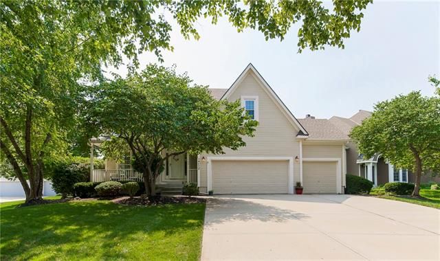 14012 Bradshaw St, Overland Park, KS 66221