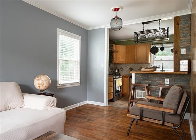 315 E 82nd St, Kansas City, MO 64114