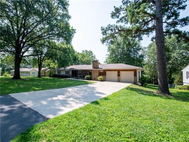 1411 E 108th St, Kansas City, MO 64131