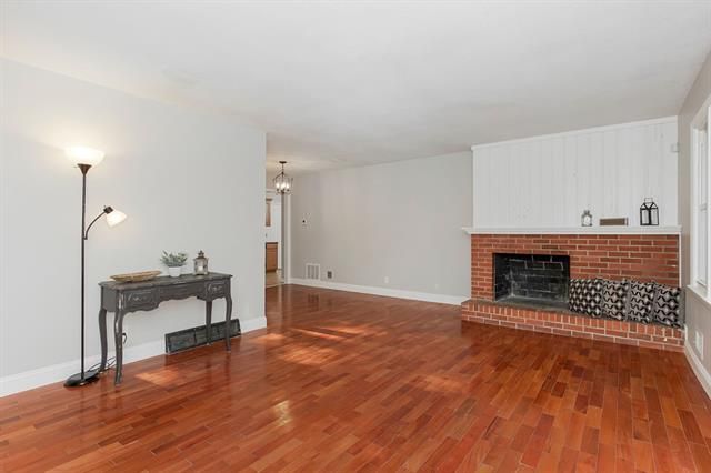8408 Cherry St, Kansas City, MO 64131