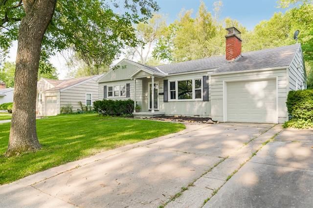 8408 Cherry St, Kansas City, MO 64131