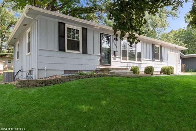 7237 Hardy St, Overland Park, KS 66204