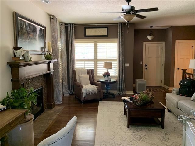 7809 W 158th Pl W, Overland Park, KS 66223