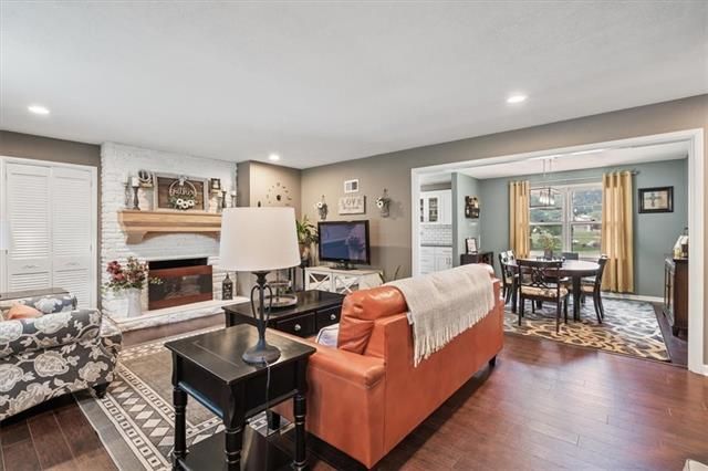303 SE Corder St, Lee's Summit, MO 64063