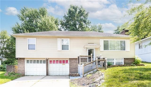 9111 E 84th St, Raytown, MO 64138
