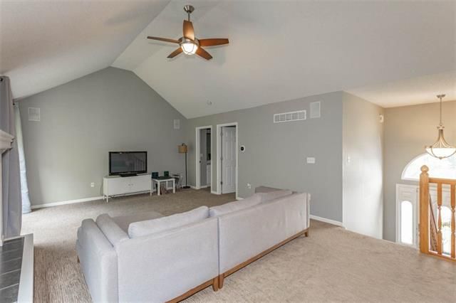 5074 NW Woodside Dr, Riverside, MO 64150