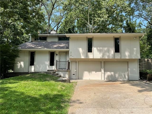 512 NW Cherokee Dr, Riverside, MO 64150