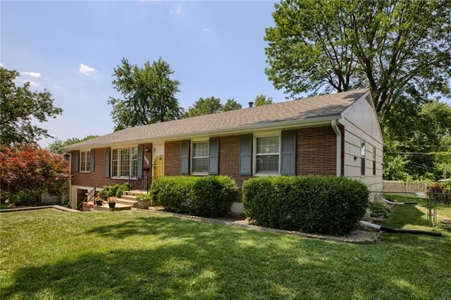 3340 N Mohawk Ln, Kansas City, MO 64116