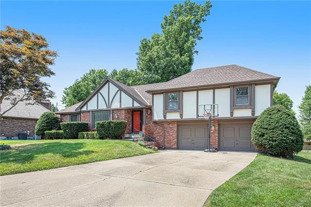 4816 Ridgeway Ct, Kansas City, MO 64133