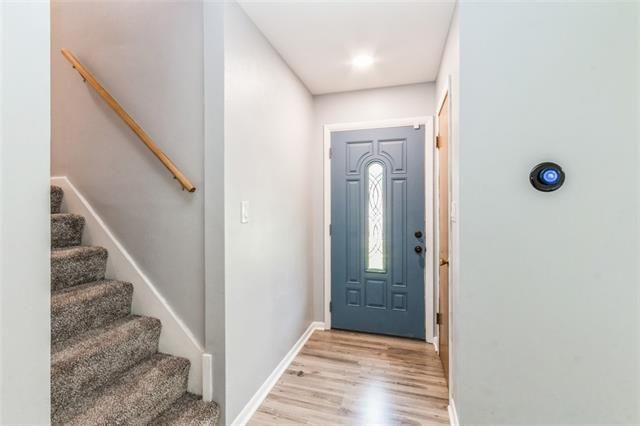 521 E 90th Ter, Kansas City, MO 64131
