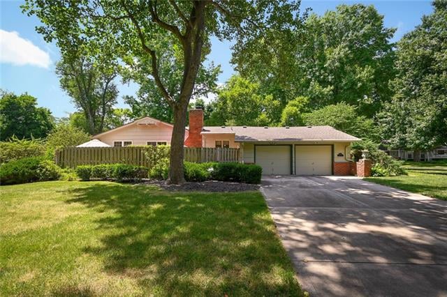 9711 Chadwick Dr, Overland Park, KS 66206
