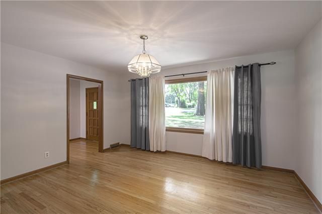 1108 E 108th Ter, Kansas City, MO 64131