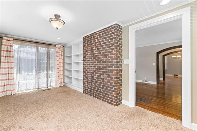 9 E 62 St, Kansas City, MO 64113