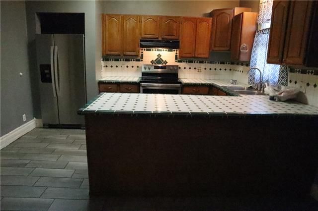 1007 S 15th St, St Joseph, MO 64503