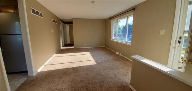7102 N Tracy Ave, Gladstone, MO 64118