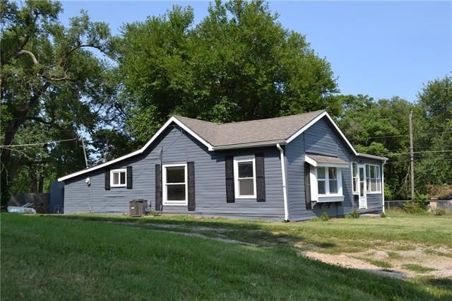 1928 E 81st Ter E, Kansas City, MO 64132
