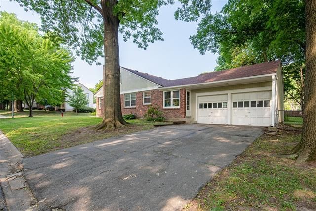 1229 W 76th St, Kansas City, MO 64114