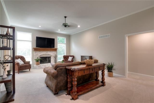11 Pine View Rd, Platte City, MO 64079