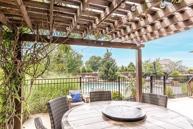 5849 Millbrook St, Shawnee, KS 66218